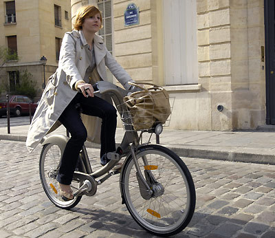 Parisian woman making use of the ever-useful basket